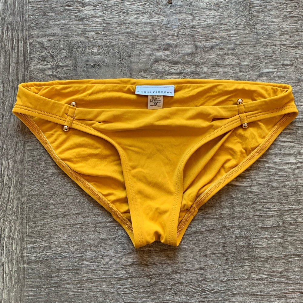 Robin Piccone Bikini - Picture 4 of 5